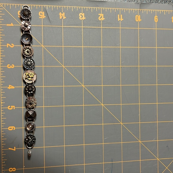 Vintage button bracelet - Picture 2 of 5